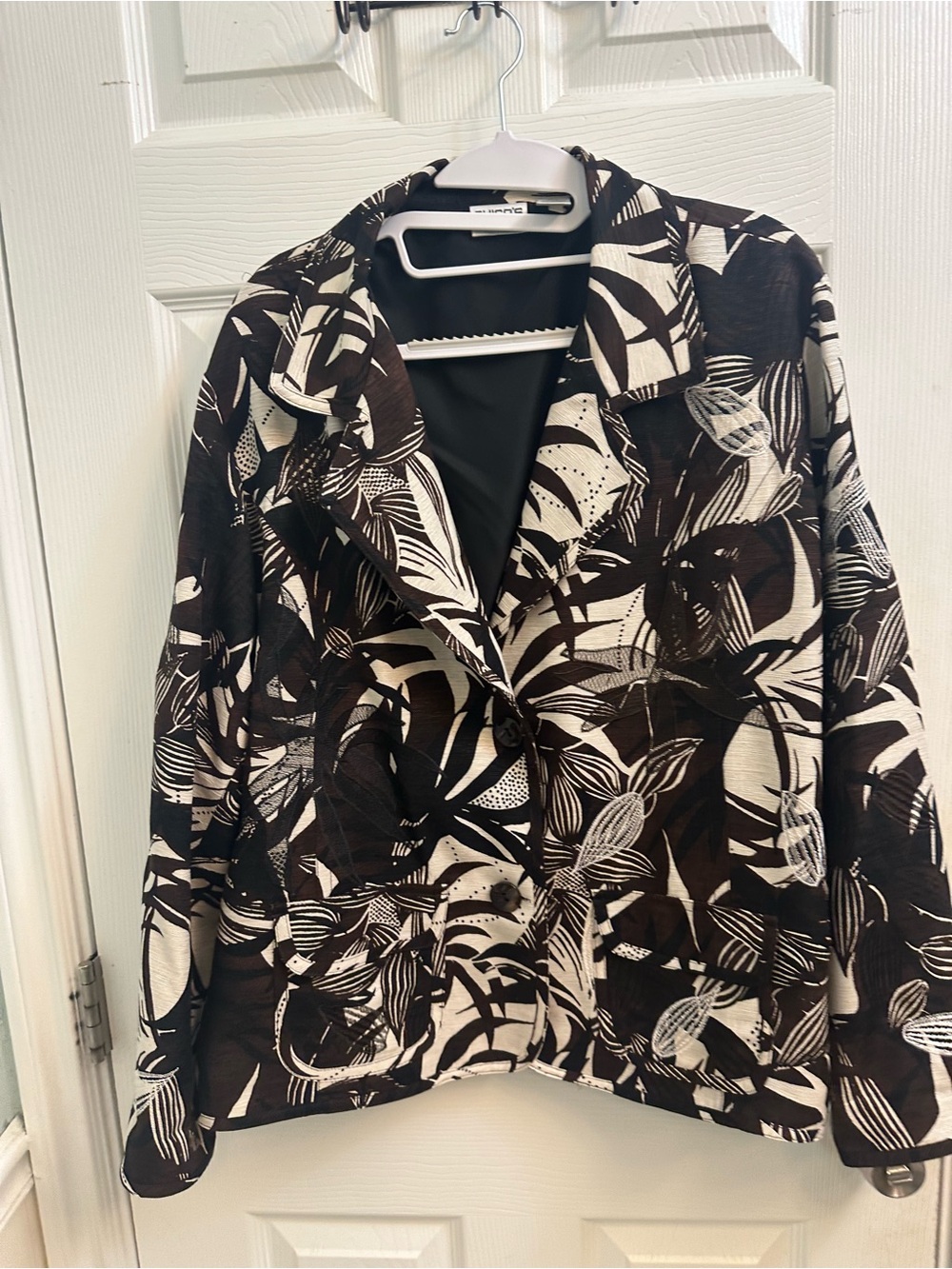 Chico's Black and Cream Botanical Print Blazer